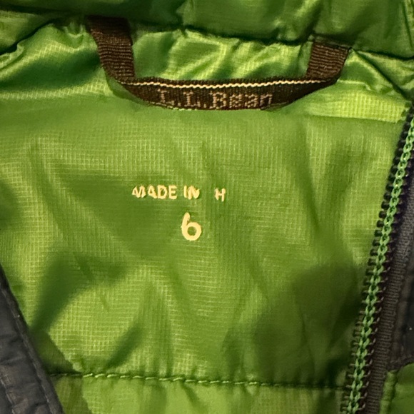 L.L. Bean Kids Blue and Green Puffer Jacket - Picture 2 of 4